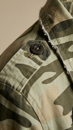 Sobre camisa Militar Camuflaje con Parches y Bordados Rosa Eleven